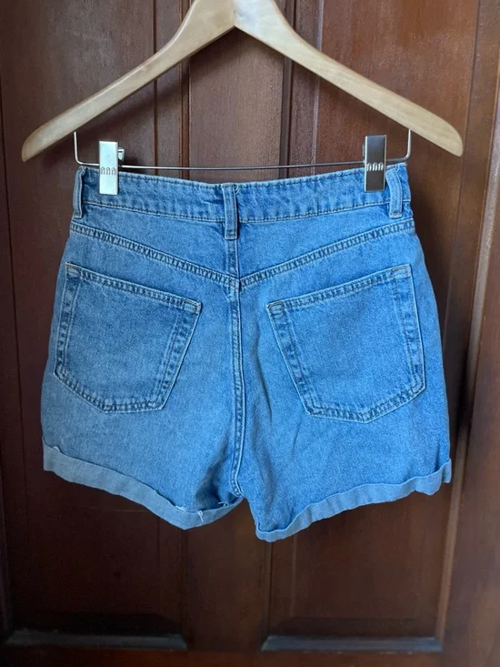 Divided by H&M women's size 4 denim shorts - Picture 4 of 5